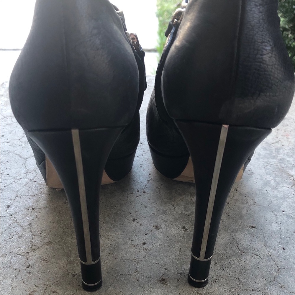 Christian Dior black leather booties size 38 or 8. - Picture 3 of 5